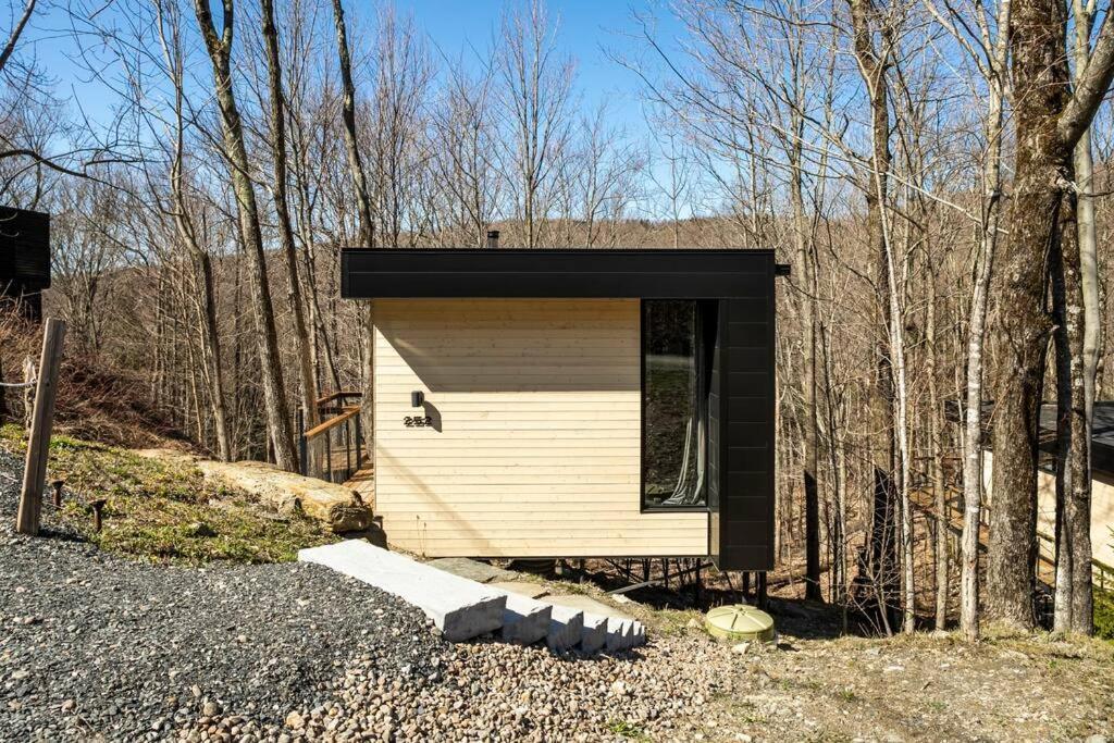 Cabin Sutton 252 - En Harmonie Avec La Nature! Villa Bagian luar foto